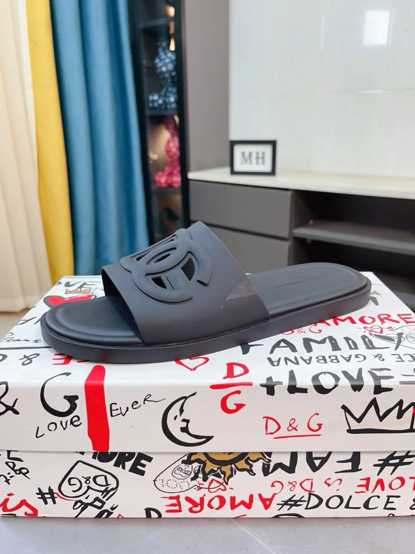 Men's shoes 💰280🌹🌹 (dg) New men's slippers, high-end boutique, leather puff upper with exquisite embossed logo decoration, fine workmanship, super soft sole, casual, loose and comfortable, a must-have in summer! \nsize：38-44